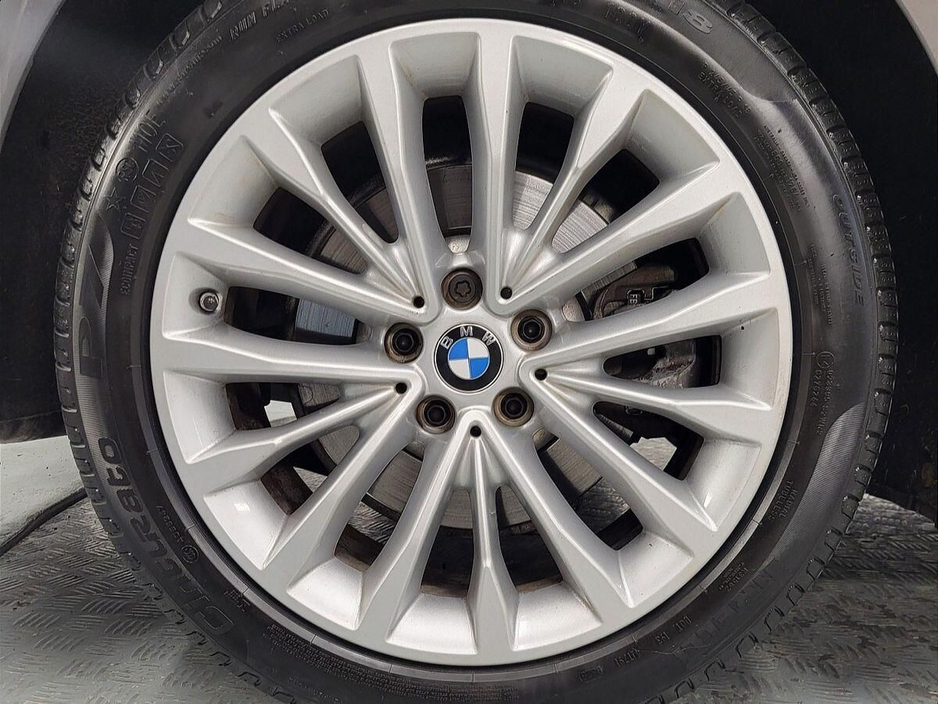 2022 BMW 5 Series - image 14