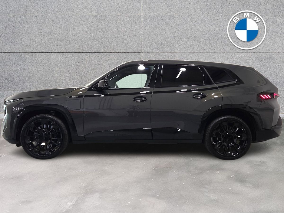 2026 BMW XM - image 3