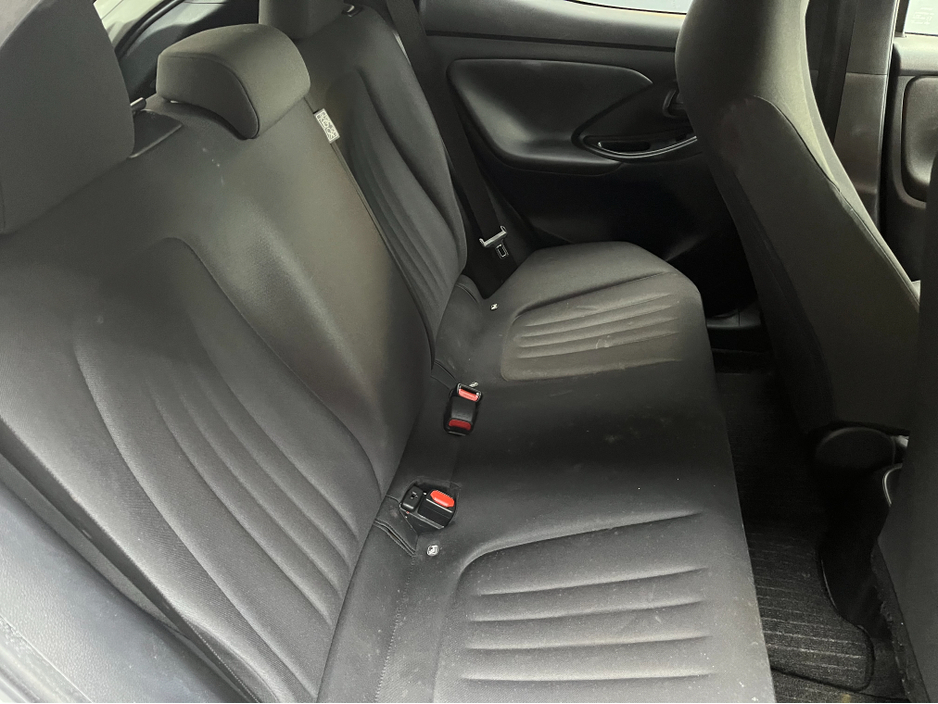 2020 Toyota Yaris - image 10