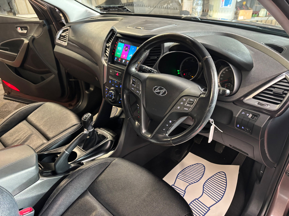 2014 Hyundai Santa Fe - image 21