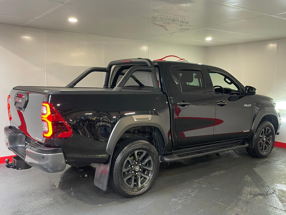 2023 Toyota Hilux - image 4