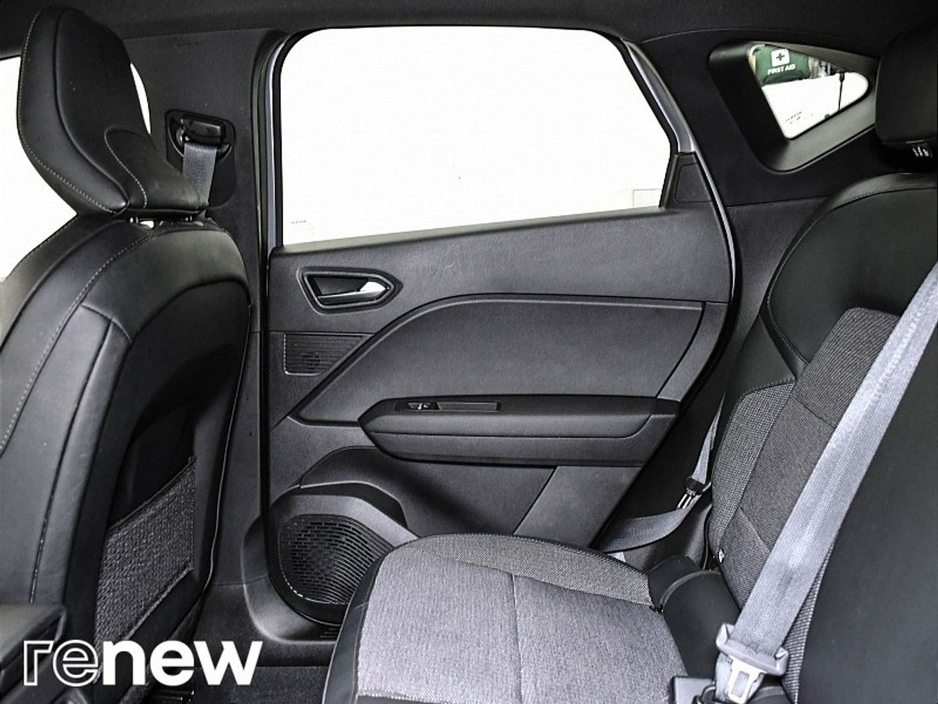 2022 Renault Captur - image 11