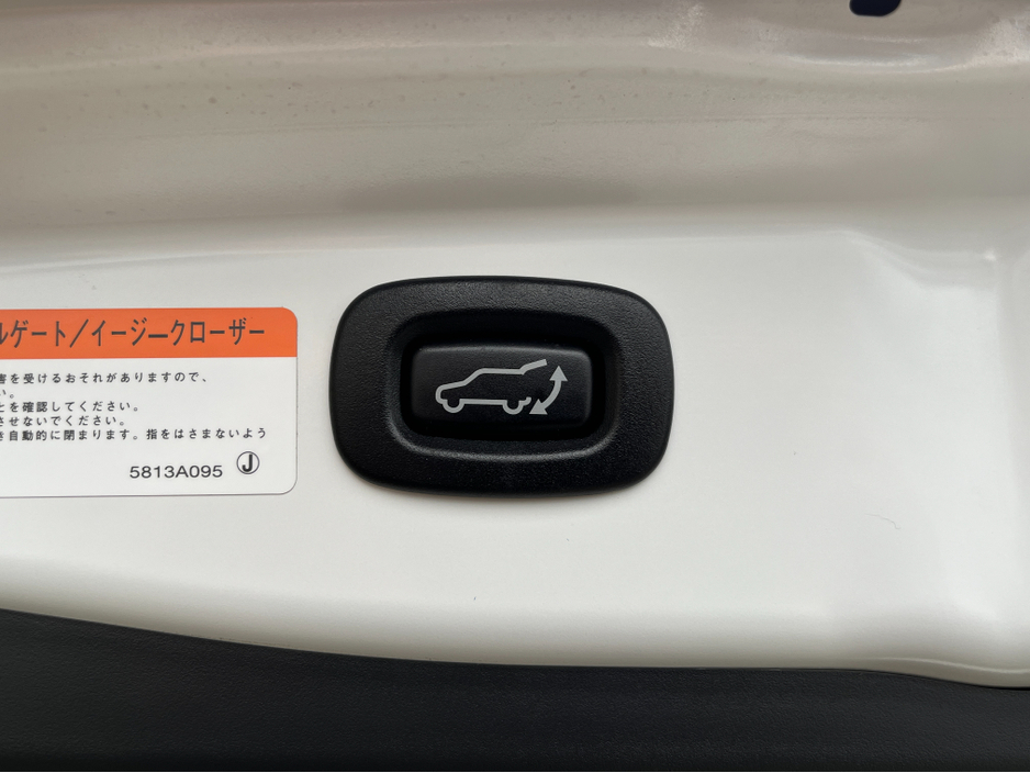 2018 Mitsubishi Outlander - image 8