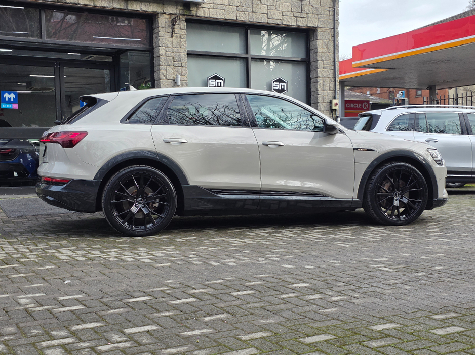 2021 Audi e-tron - image 15