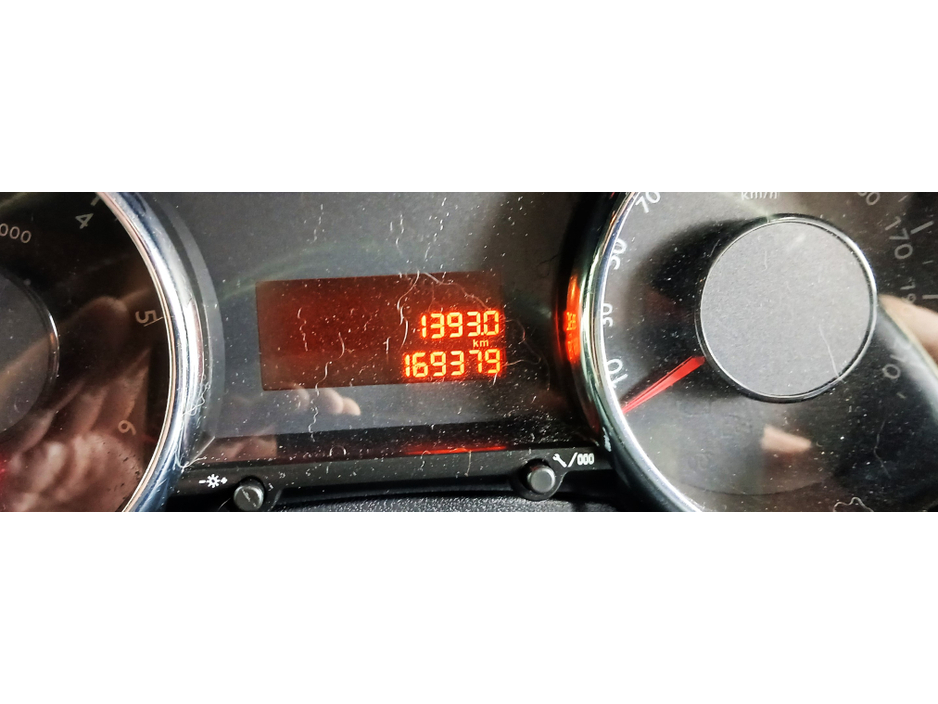 2013 Peugeot 5008 - image 4