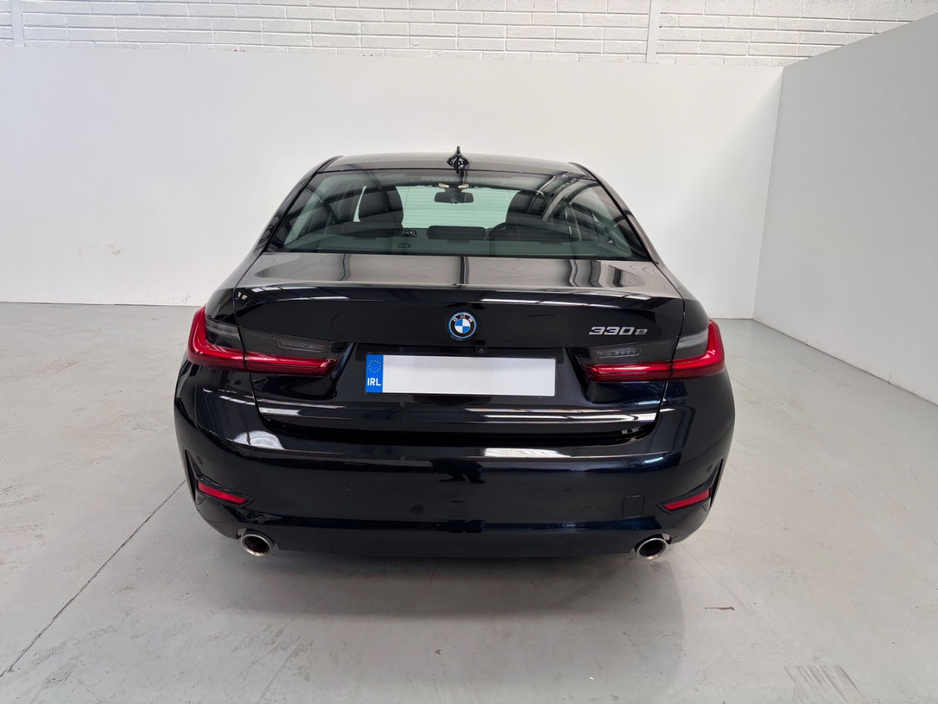 2021 BMW 3 Series - image 3