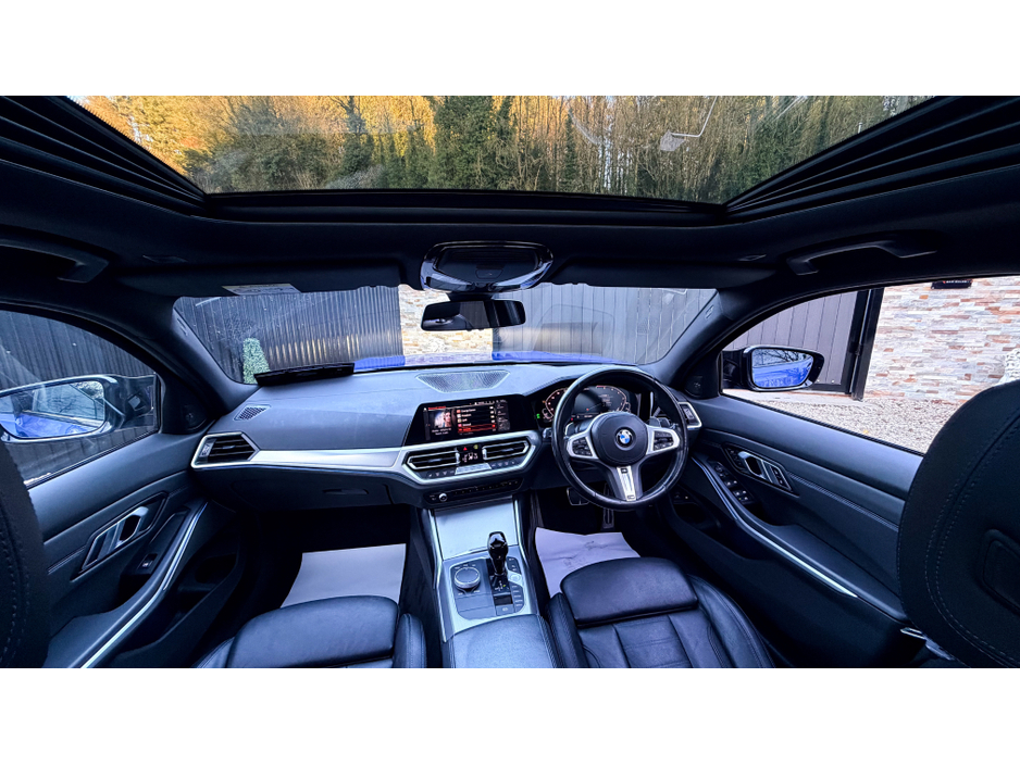 2020 BMW 3 Series - image 2