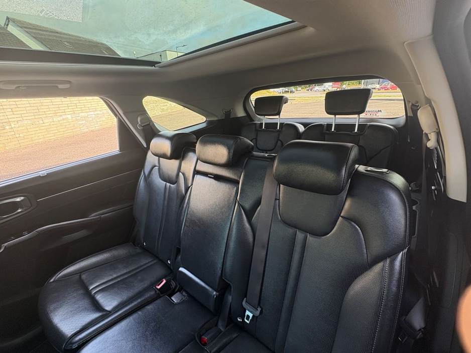 2025 Kia Sorento - image 16