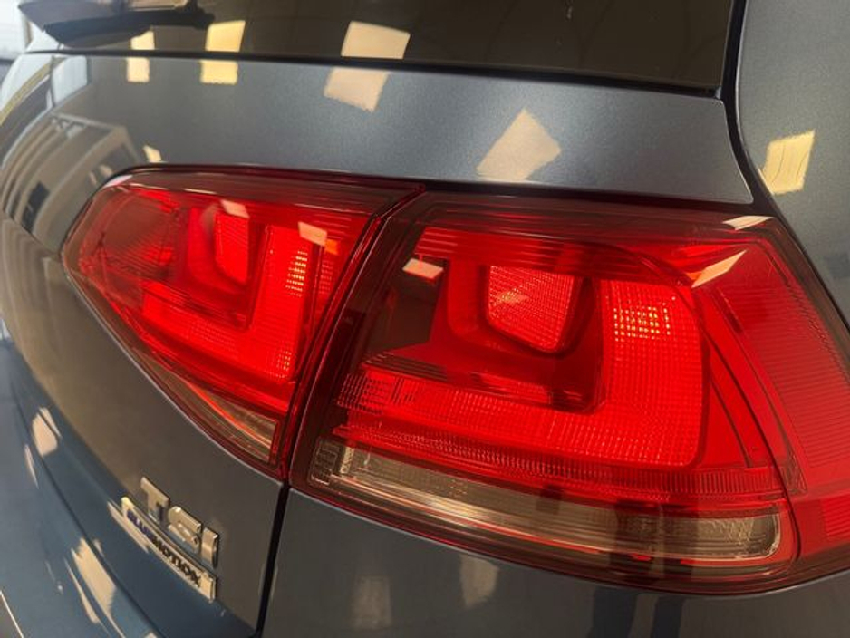 2015 Volkswagen Golf - image 19