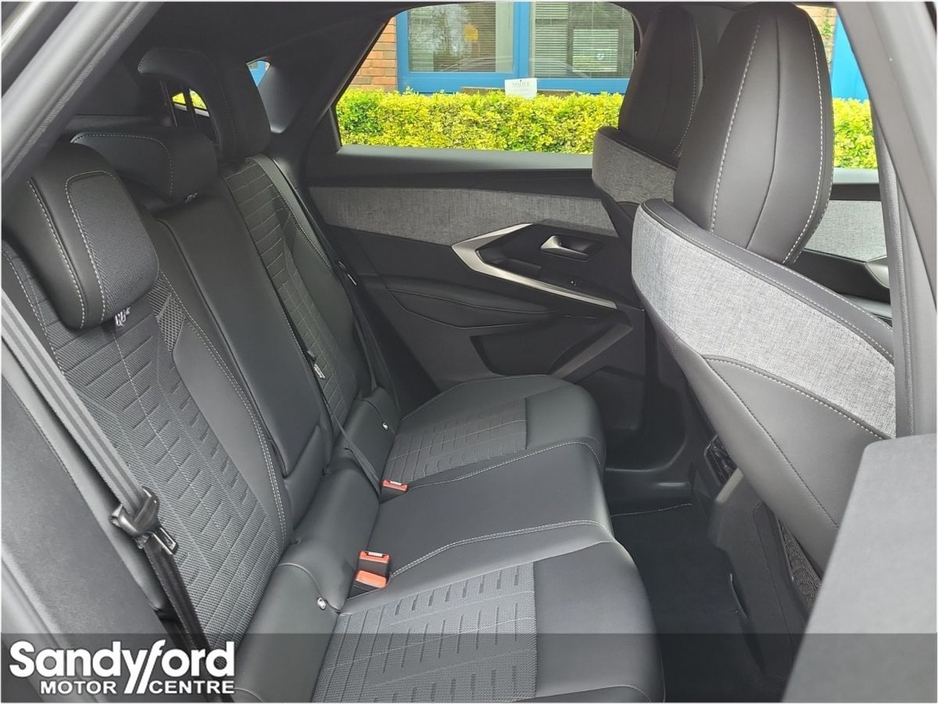 2025 Peugeot 3008 - image 12