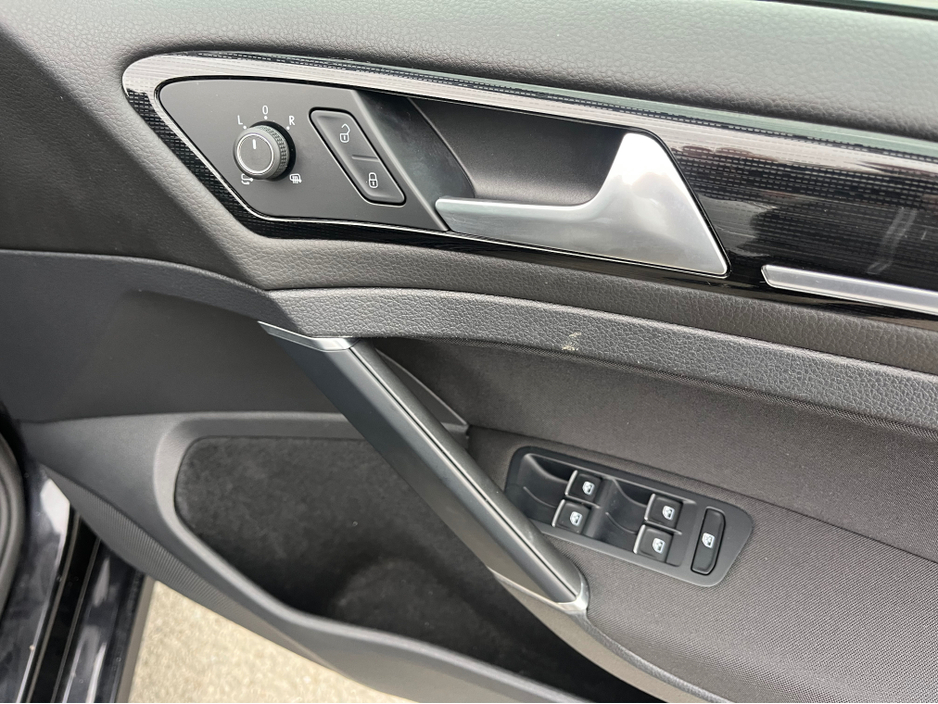 2019 Volkswagen Golf - image 9