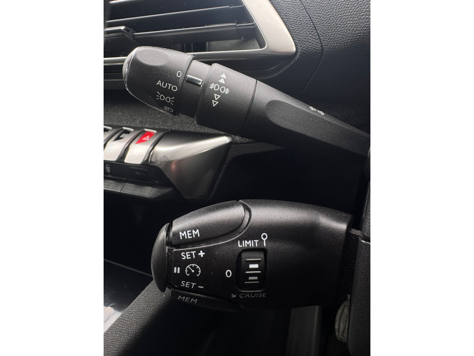 2019 Peugeot 5008 - image 32