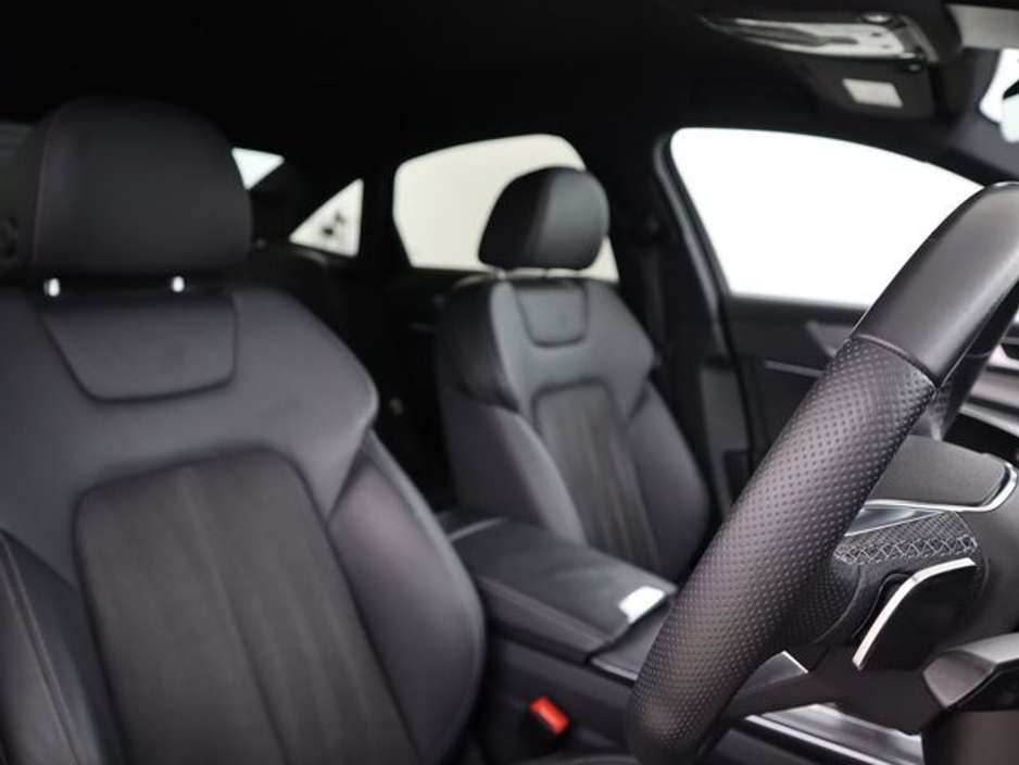 2020 Audi A6 - image 13