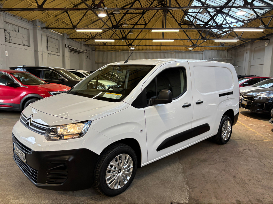 2024 Citroen Berlingo LX BLUEHDI 100 LWB Only 17000 kms THIS PRICE IS VAT INCLUSIVE Finance Available own this van from €90 per week €20,999