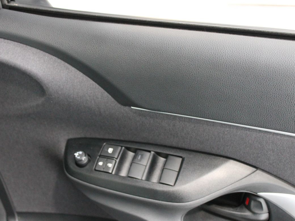 2024 Toyota Yaris - image 28