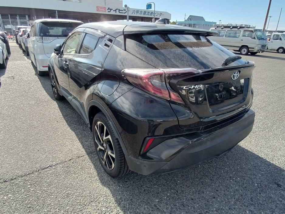 2017 Toyota C-HR - image 4