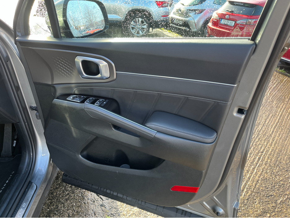 2025 Kia Sorento - image 19