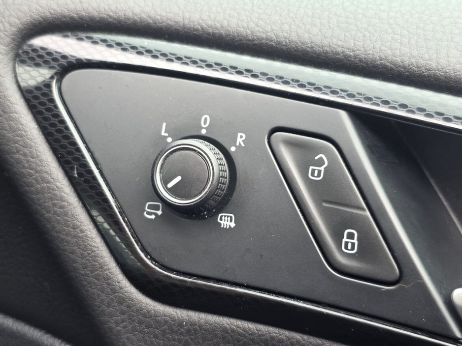 2014 Volkswagen Golf - image 18