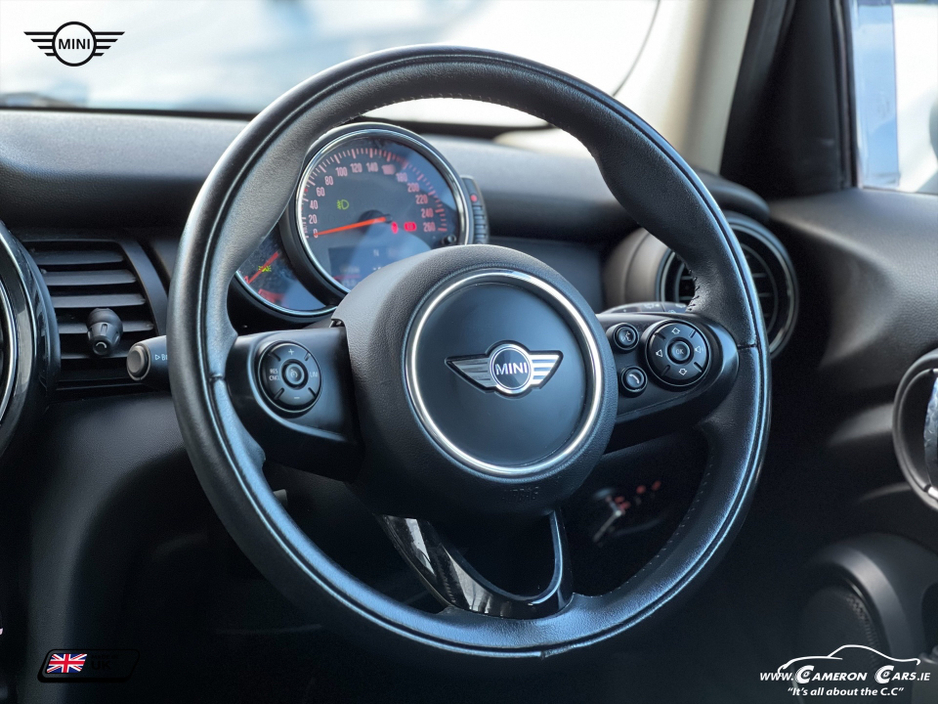 2015 MINI Cooper - image 17