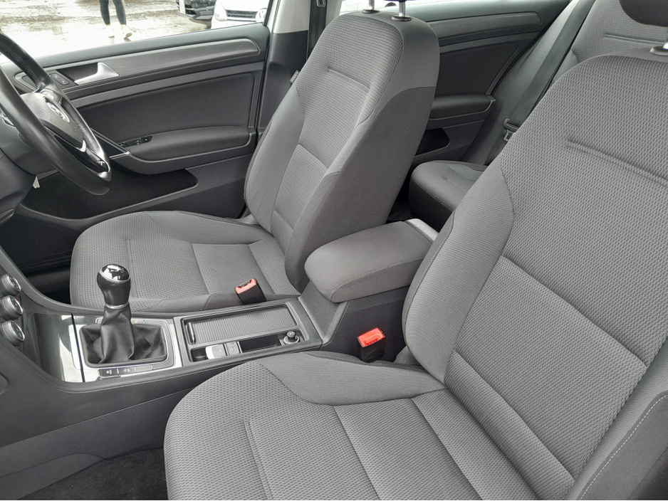 2017 Volkswagen Golf - image 25