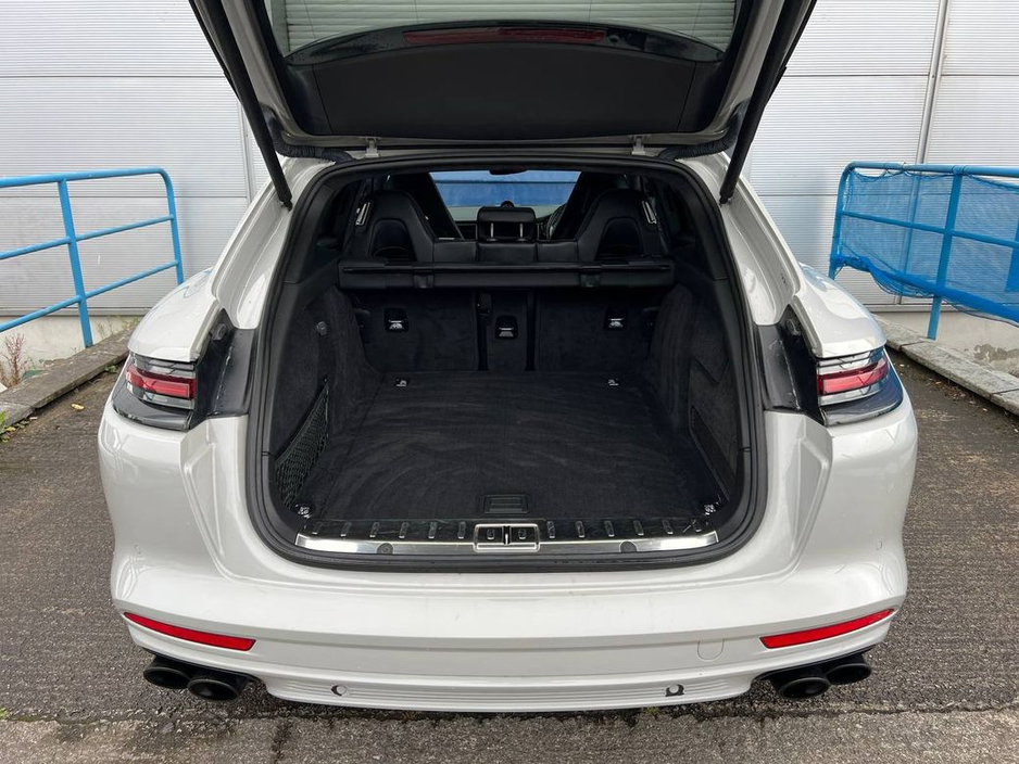 2018 Porsche Panamera - image 15