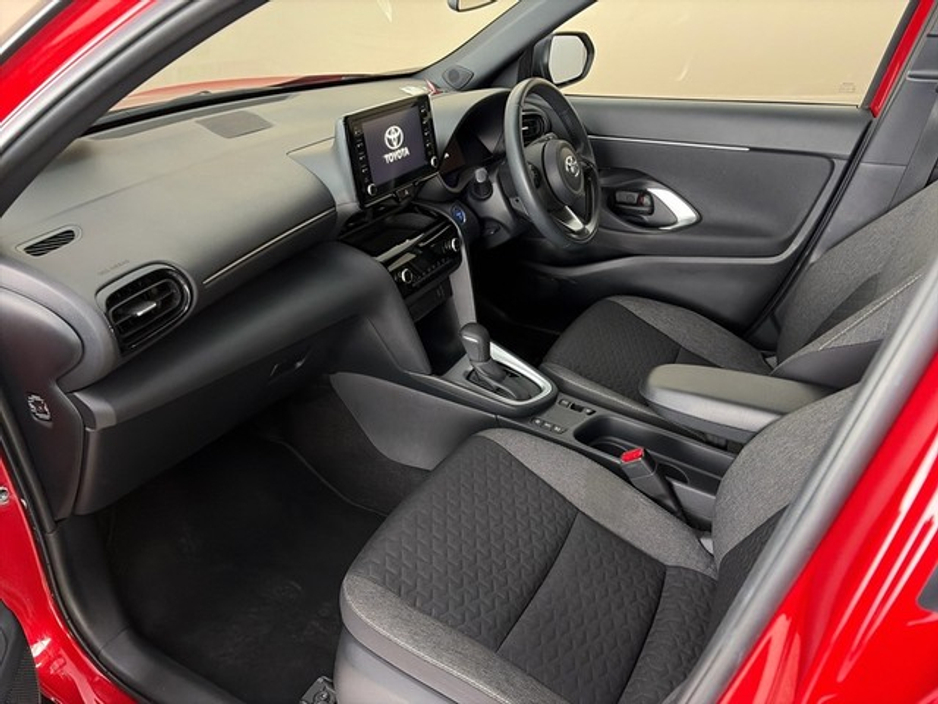 2024 Toyota Yaris Cross - image 6