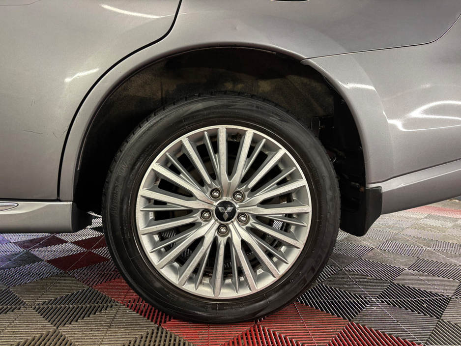 2018 Mitsubishi Outlander - image 15