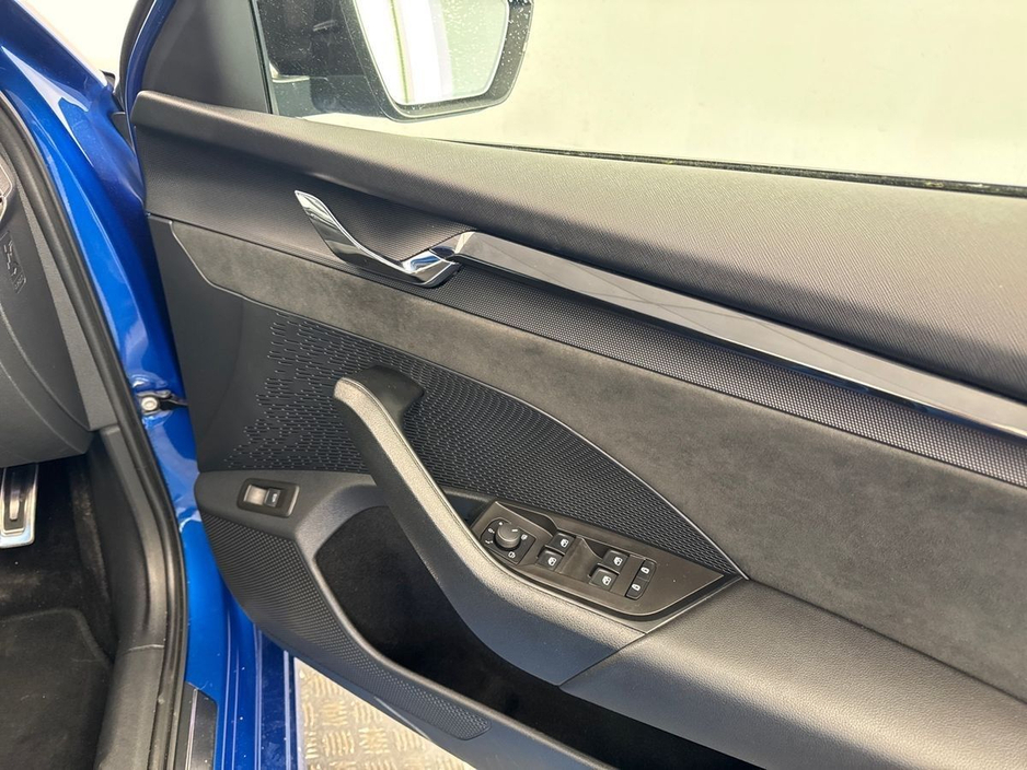 2022 Skoda Octavia - image 11