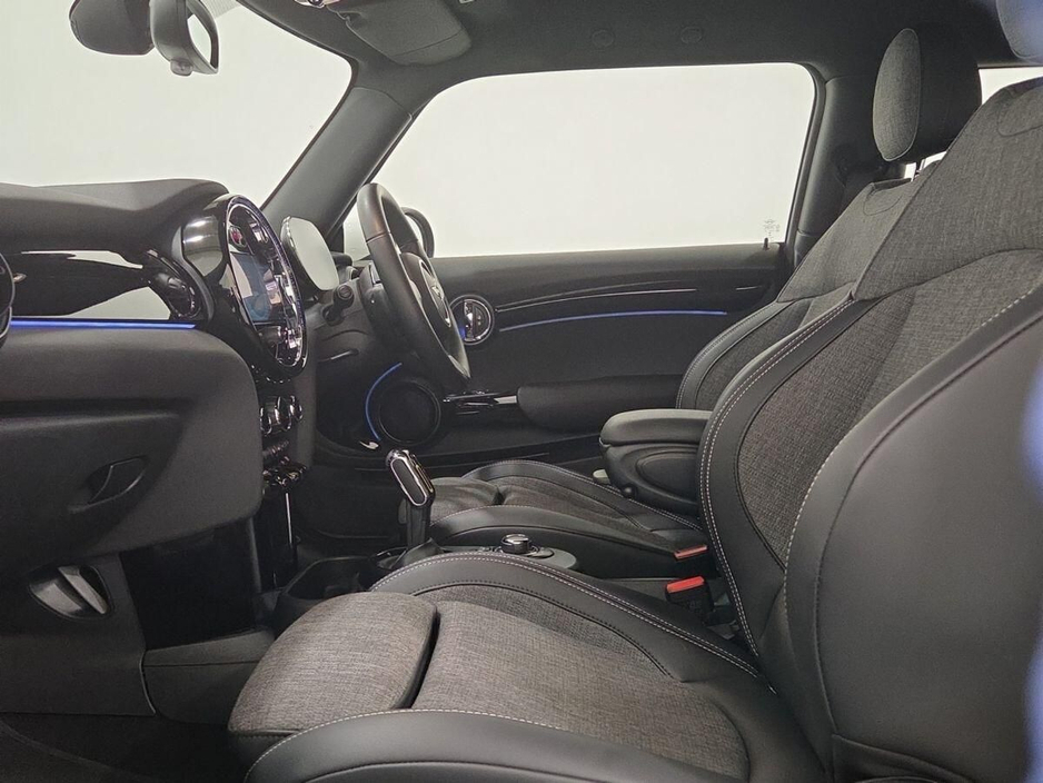 2022 MINI Hatch - image 7