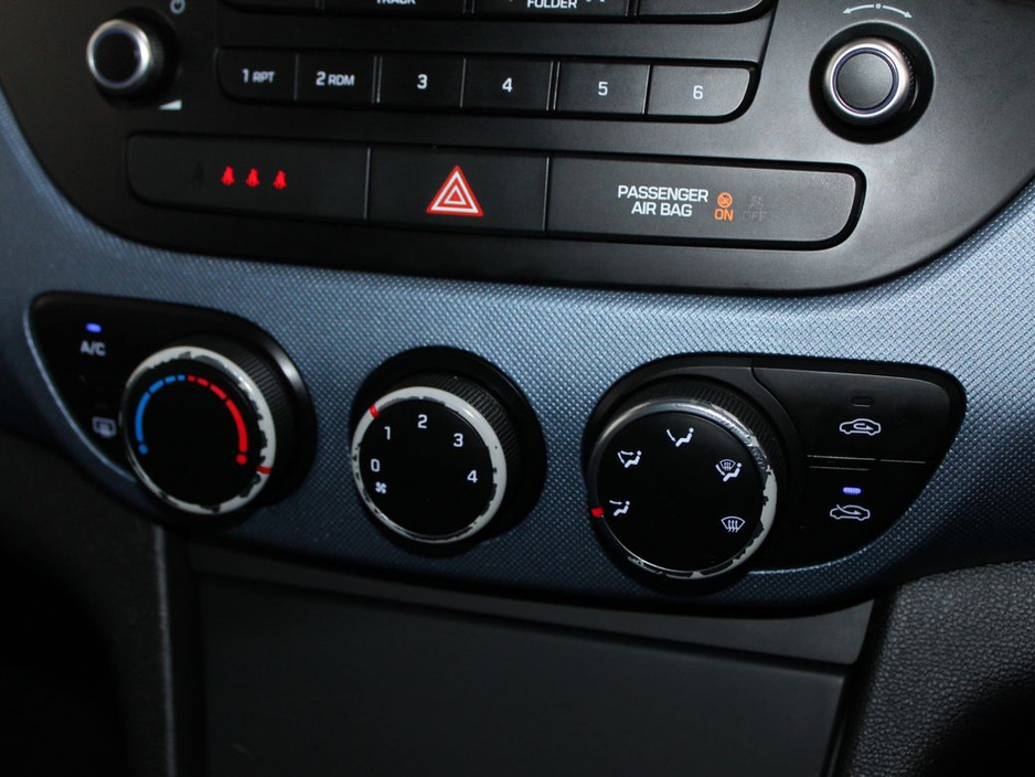 2015 Hyundai i10 - image 18