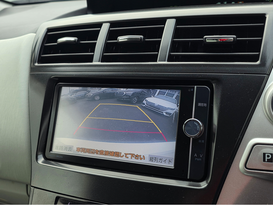 2013 Toyota Prius Alpha (7 Seater) - SELF CHARGING HYBRID -ALLOYS - REVERSE CAMERA - SIMI DEALER - LOW ROAD TAX BAND €13,450