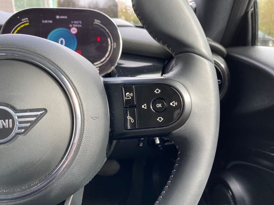 2023 MINI Hatch - image 18