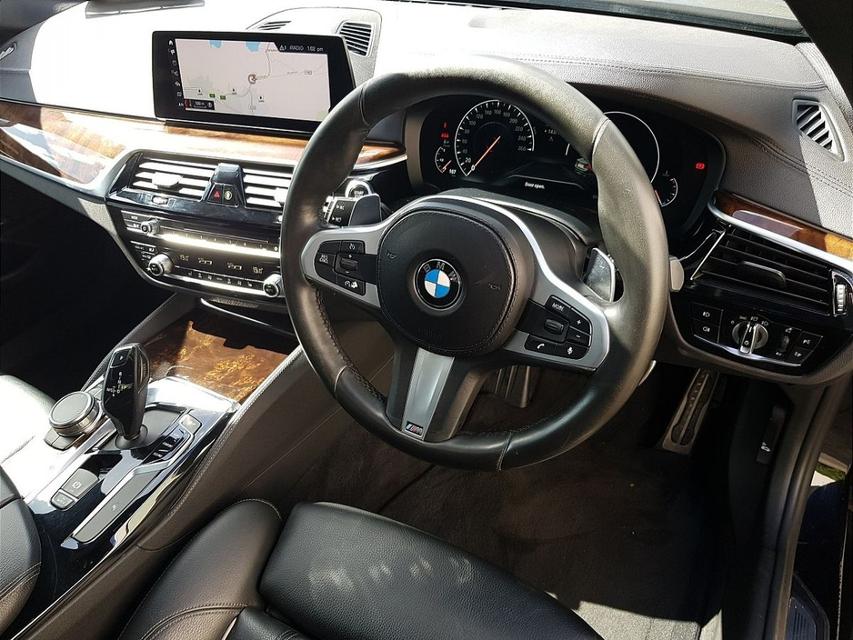 2019 BMW 5 Series - image 6
