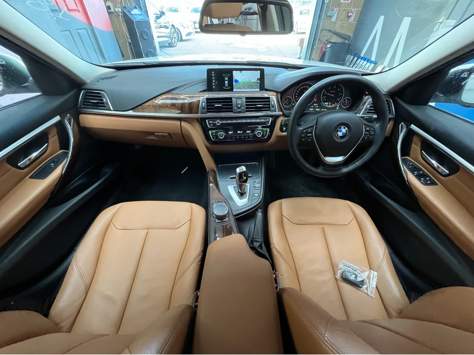 2018 BMW 3 Series - image 17