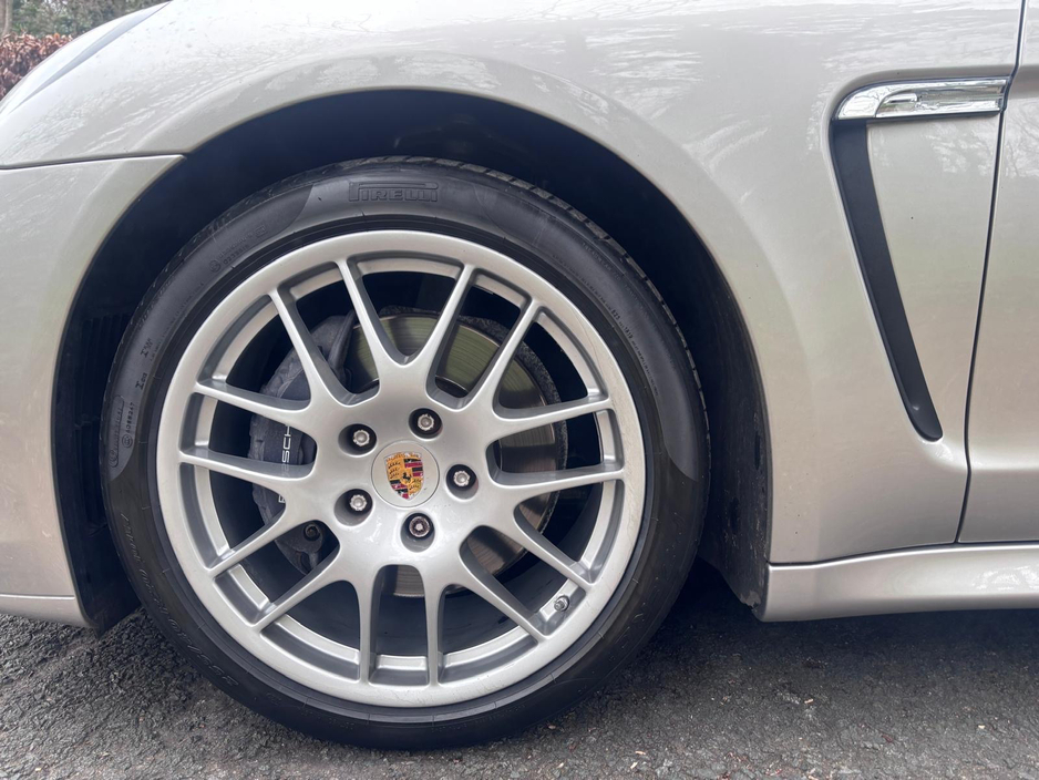 2012 Porsche Panamera - image 17