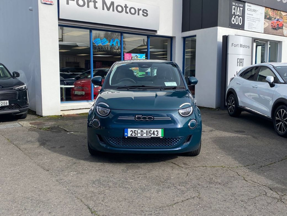 2025 Fiat 500e - image 2