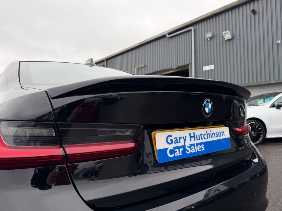2021 BMW 3 Series - image 43