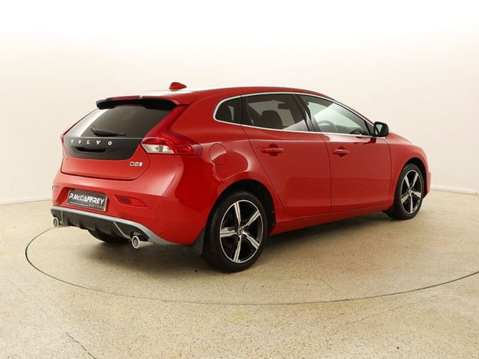 2016 Volvo V40 - image 7