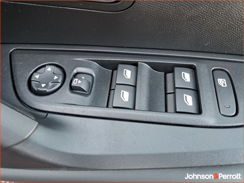 2025 Peugeot 2008 Electric 156bhp (54 kWh) Allure €35,900