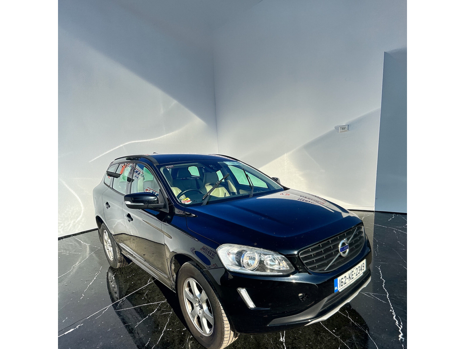 2016 Volvo XC60 - image 5