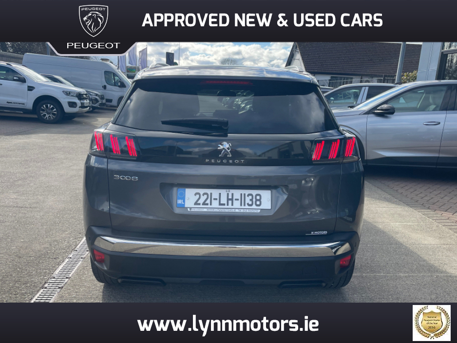 2022 Peugeot 3008 - image 2