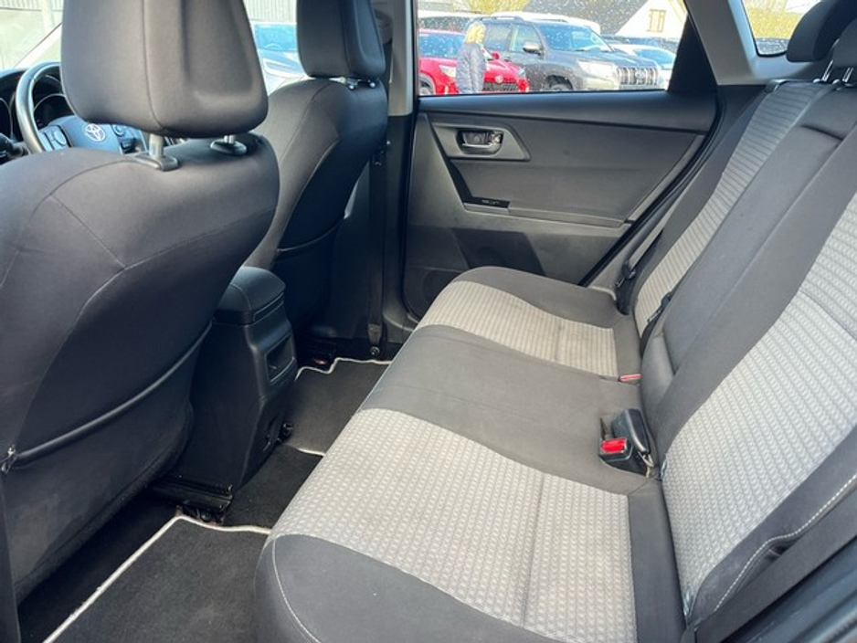 2018 Toyota Auris - image 7