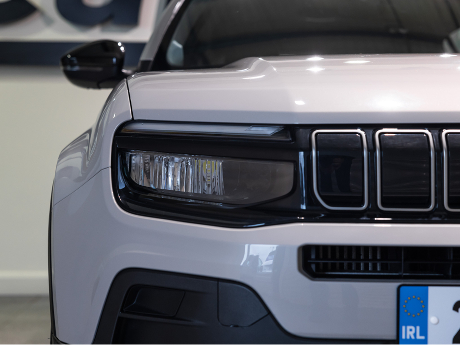 2025 Jeep Avenger - image 9