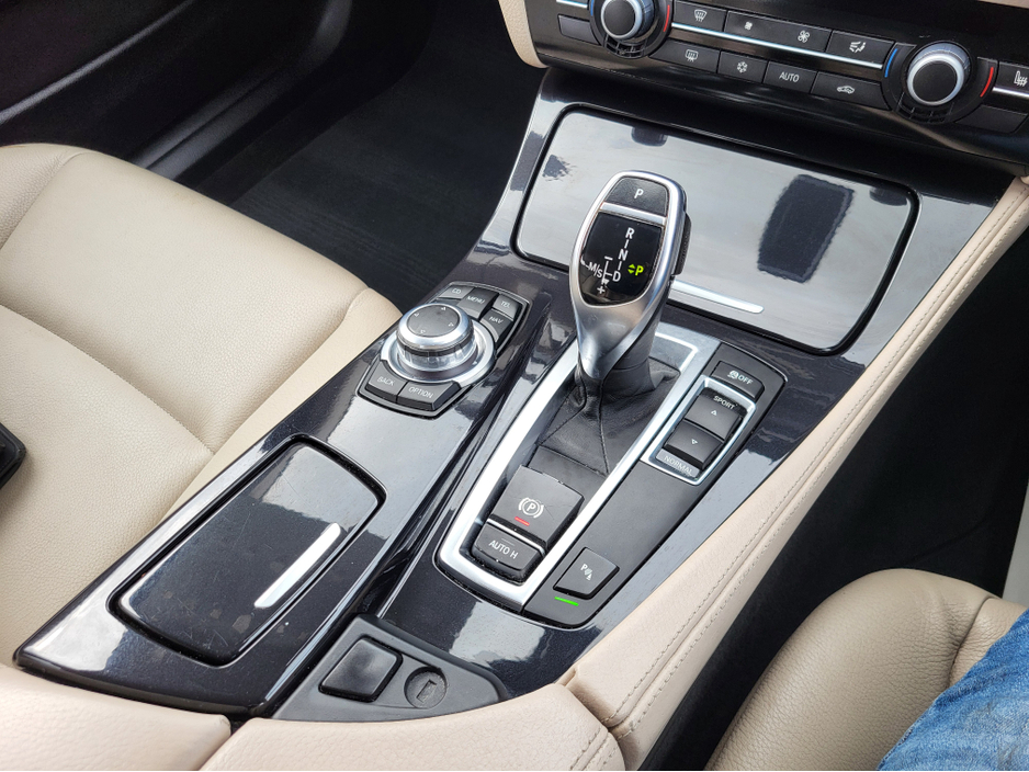 2011 BMW 5 Series - image 20