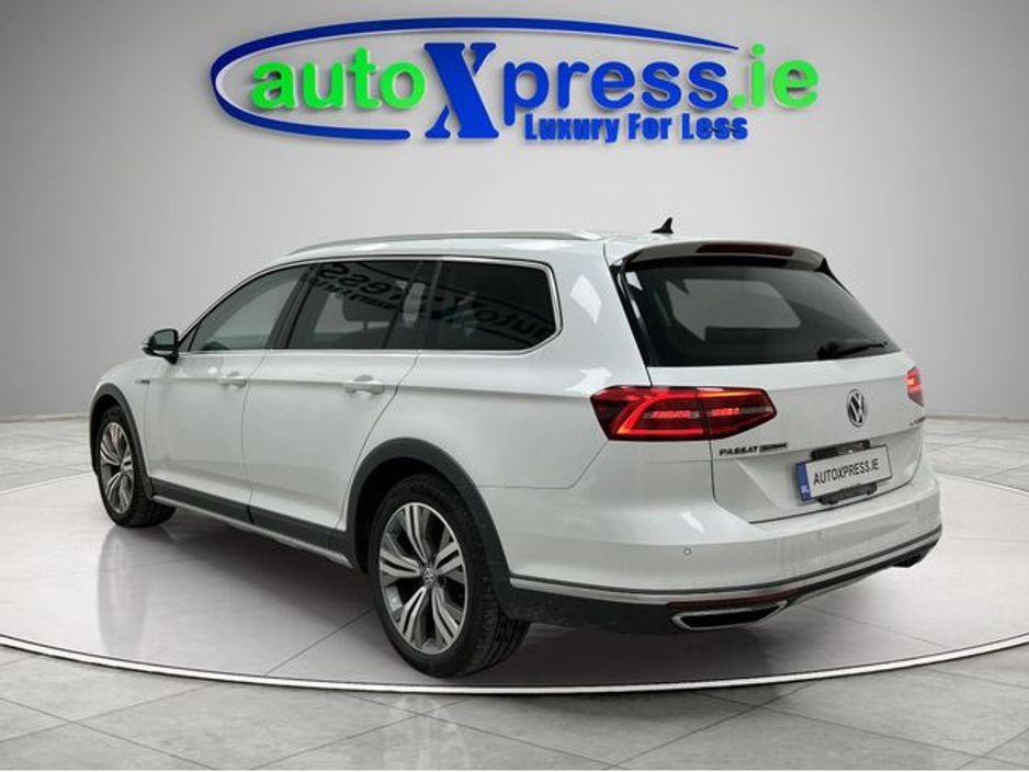 2020 Volkswagen Passat - image 11