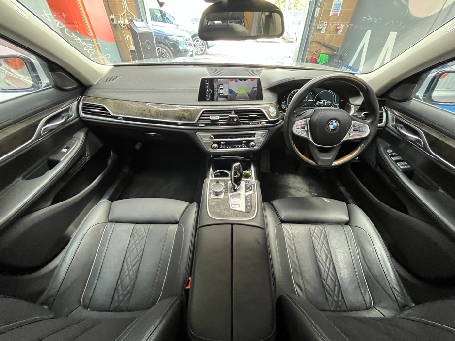 2017 BMW 7 Series - image 20