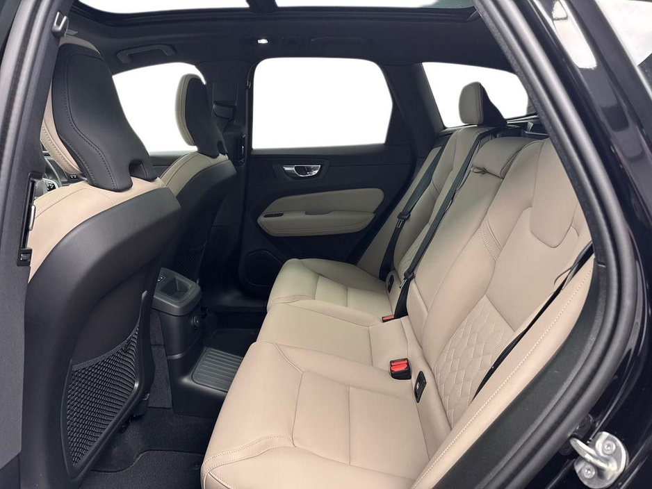 2026 Volvo XC60 - image 10