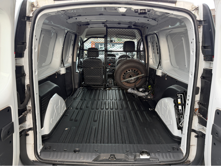 2020 Renault Kangoo - image 20