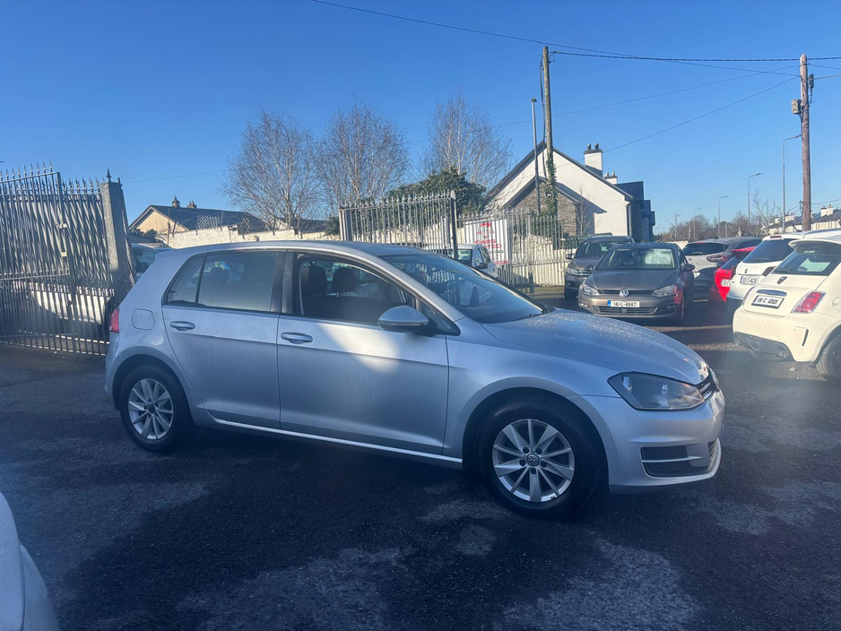 2014 Volkswagen Golf - image 9