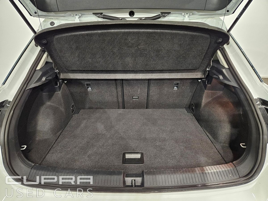 2023 Volkswagen T-Roc - image 12